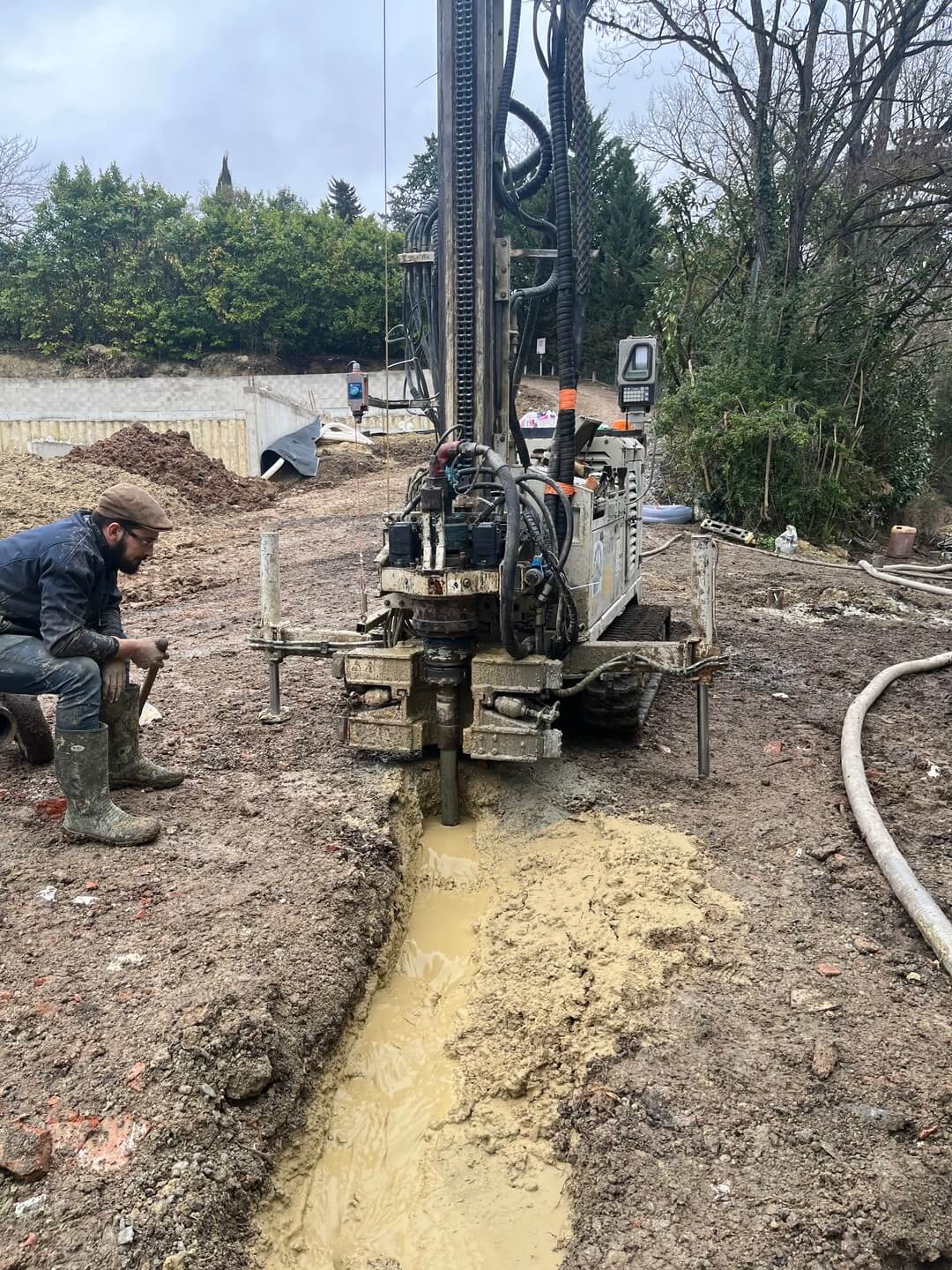 Forage de puits artésien pour captation d'eau souterraine